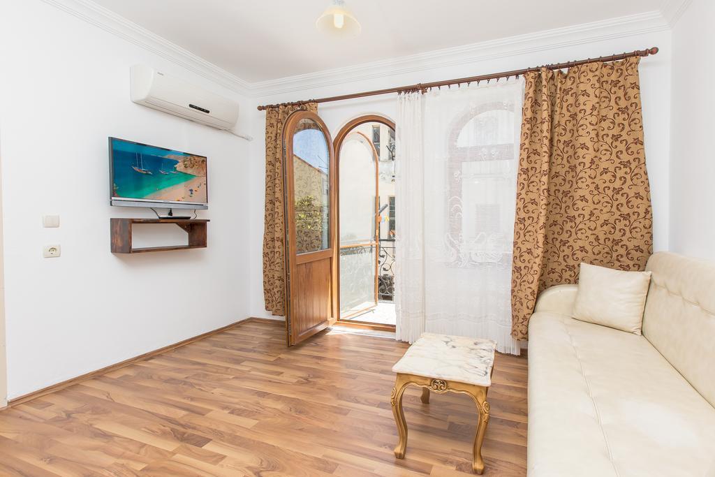 Zakkum Pansiyon Kaş Esterno foto